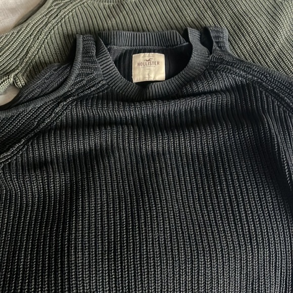 Two Hollister sweaters - Picture 2 of 3